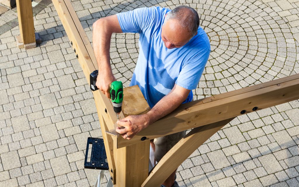 How much does it cost to build a pergola?