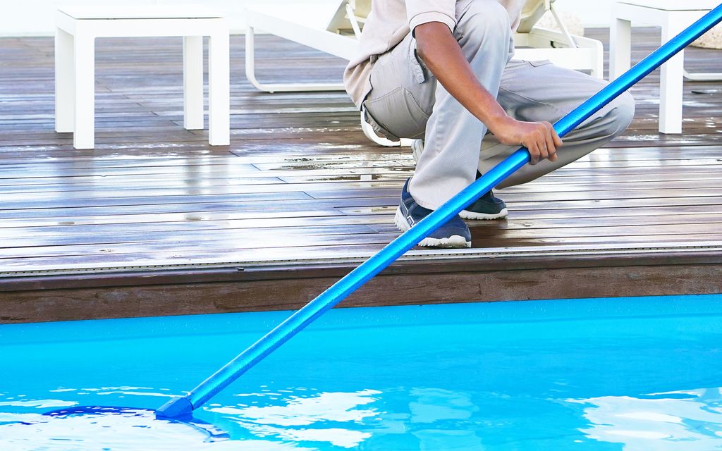How much does it cost to hire a pool cleaner?