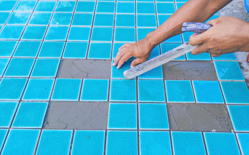 How much does it cost to plaster a pool?