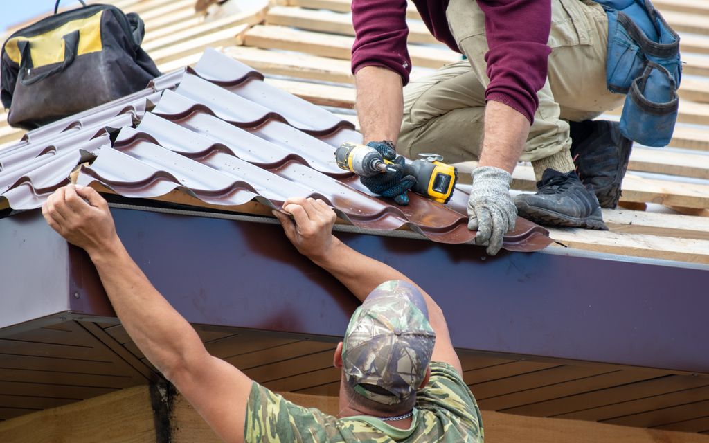 How much does it cost to repair a roof?