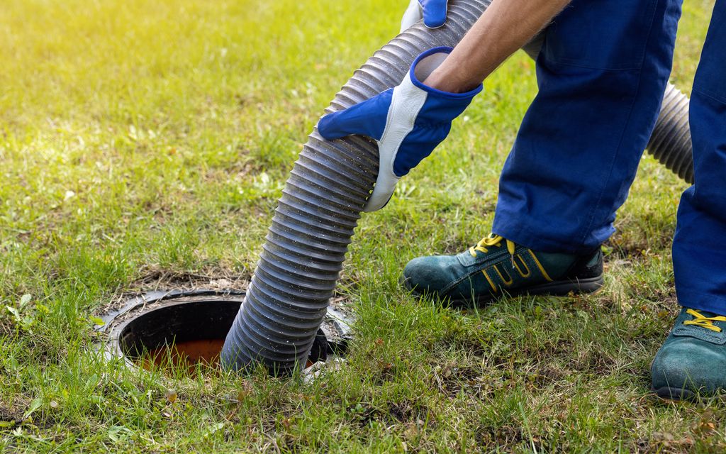 How much does it cost to pump a septic tank?