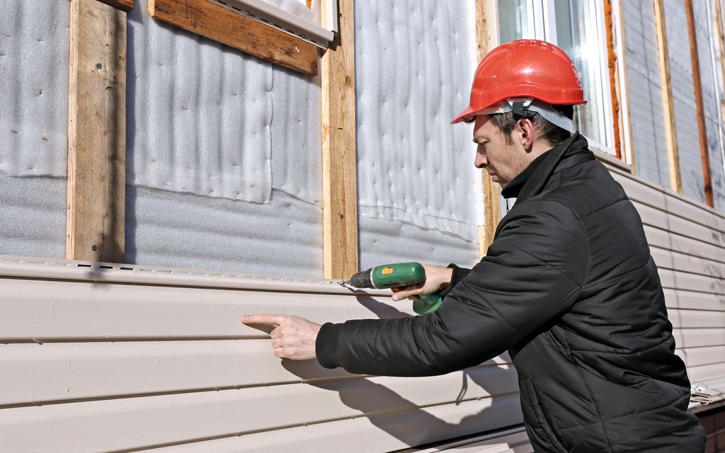 How much does it cost to install siding on a house?