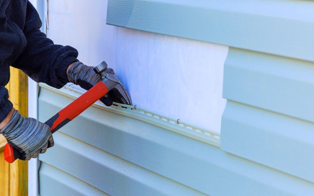 How much does it cost to repair siding on a home?