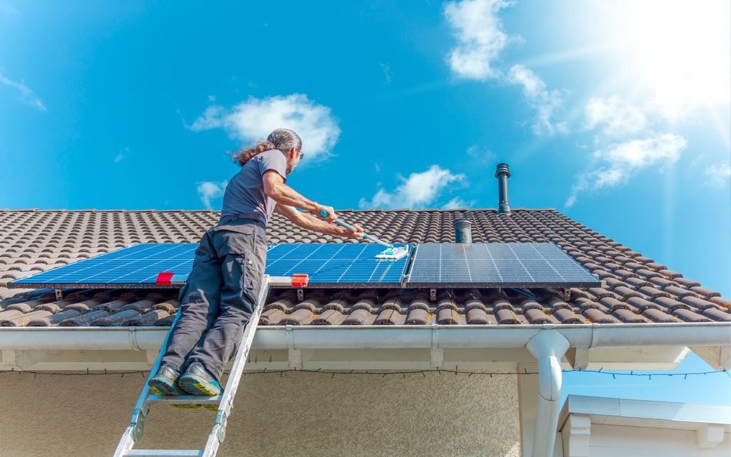 How much does it cost to clean solar panels?