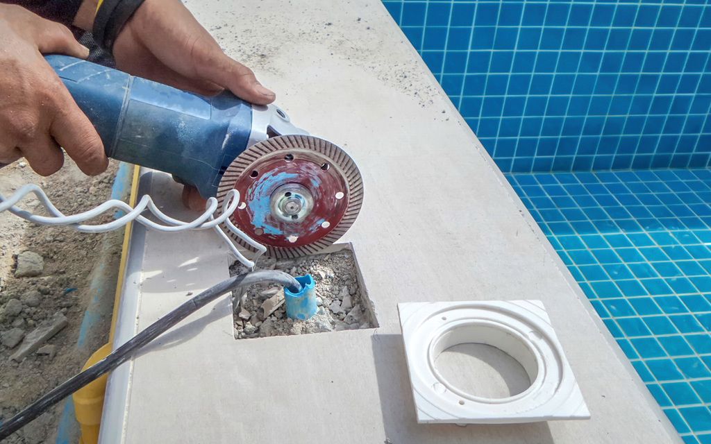 How much does it cost to repair a pool?
