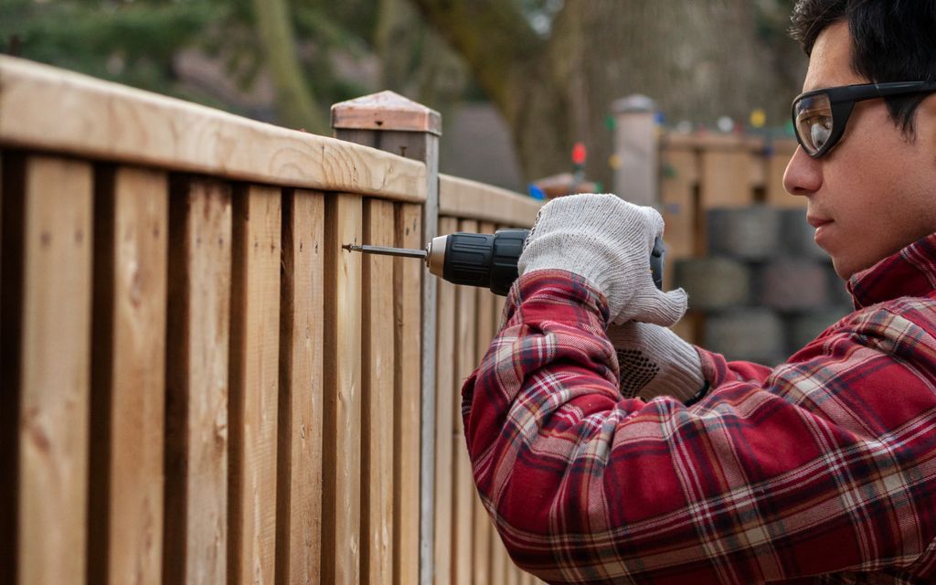 How much does it cost to install a wood fence?
