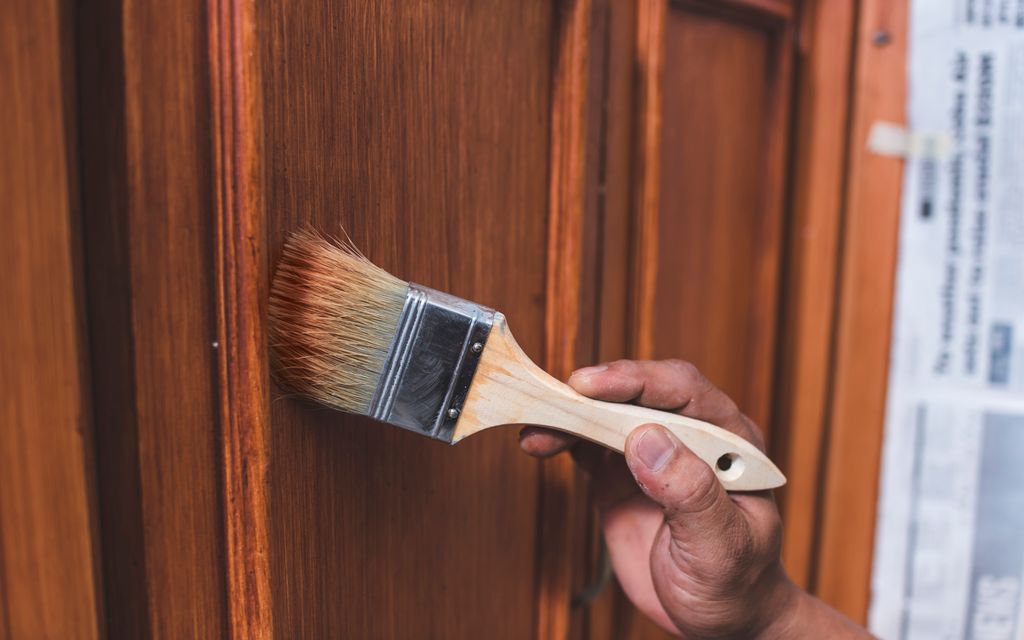 How much does it cost to paint kitchen cabinets?