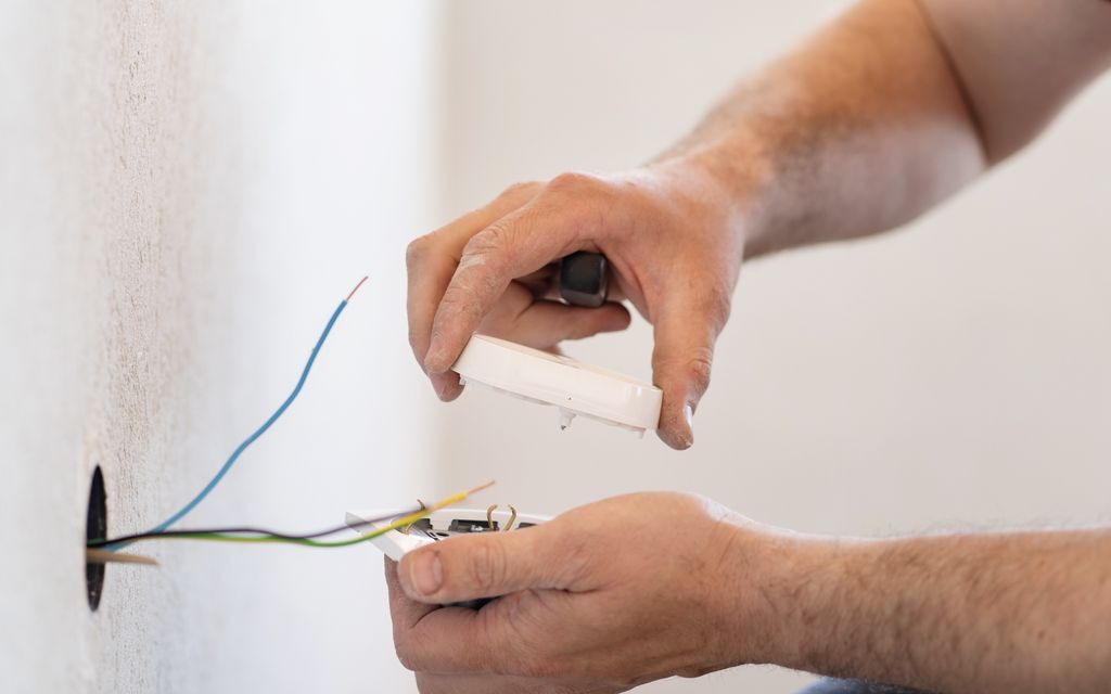 How much does switch and outlet installation cost?