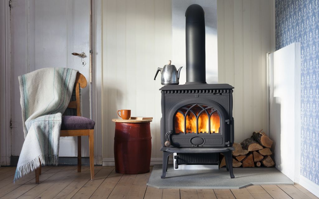 How much does it cost to install a wood stove?
