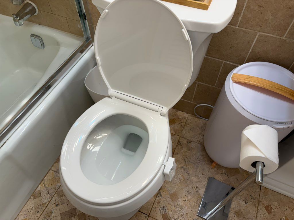 Clean toilet 