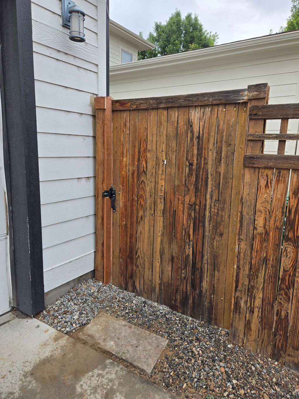 Gate closes properly 