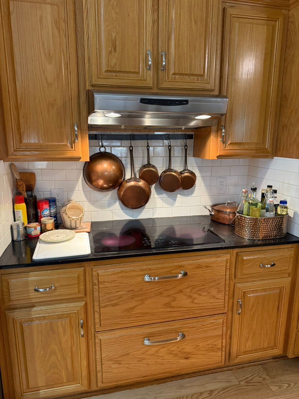 Mounted pan holder
