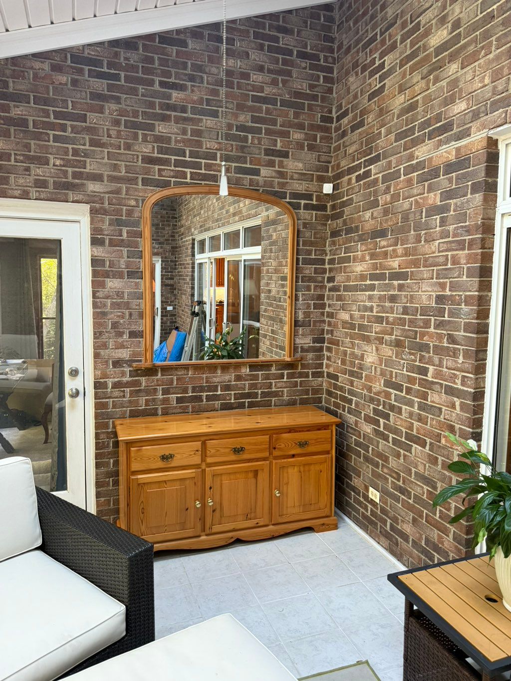 Mounted mirror