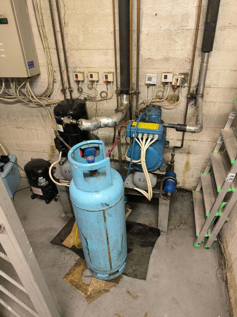 repair of refrigeration and freezing chambers