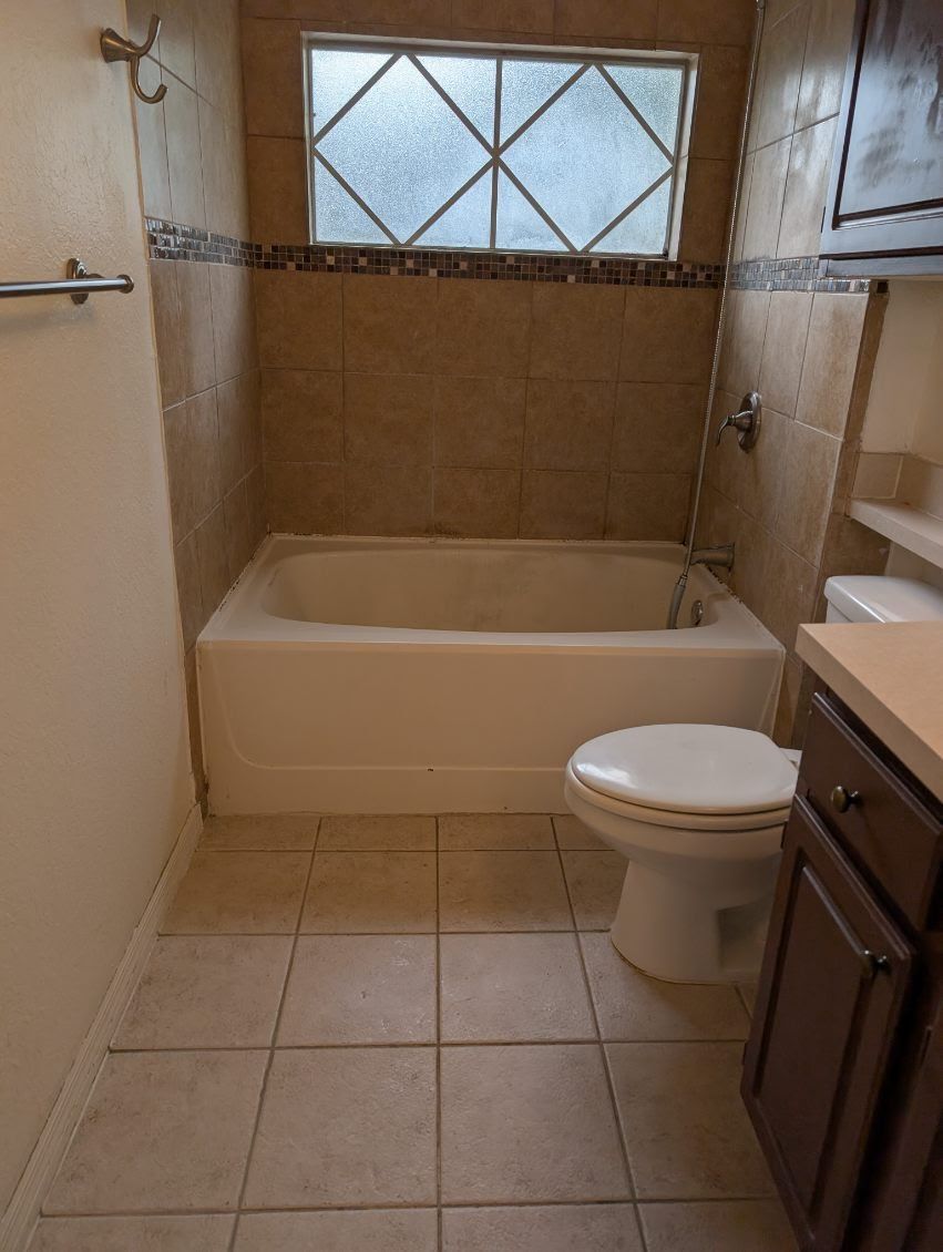 From buildup to brilliance! Bathtub and toilet dee