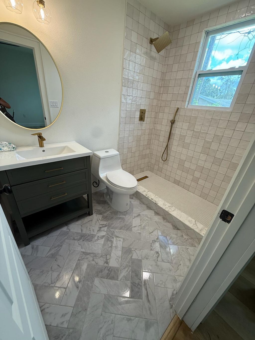 Fresh, clean, and sparkling — bathroom deep cleani