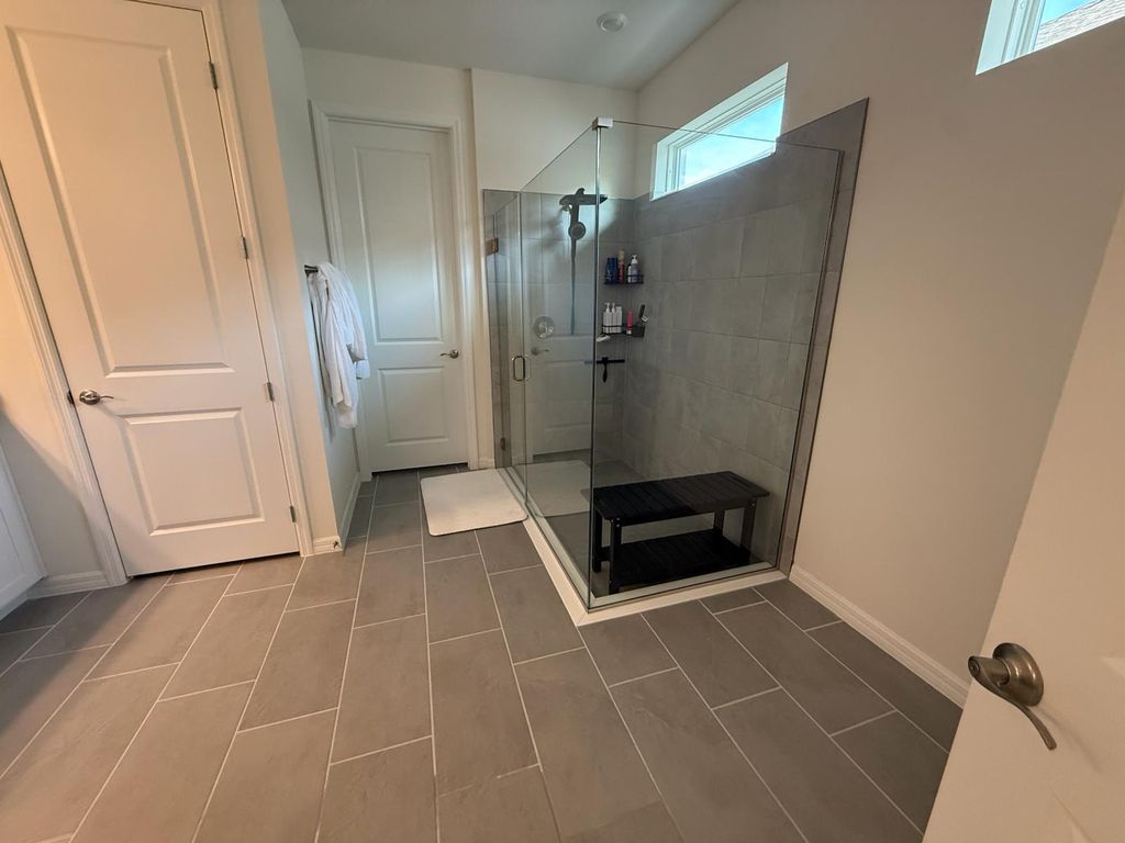 Sparkling clean showers, Orlando style!  Deep clea