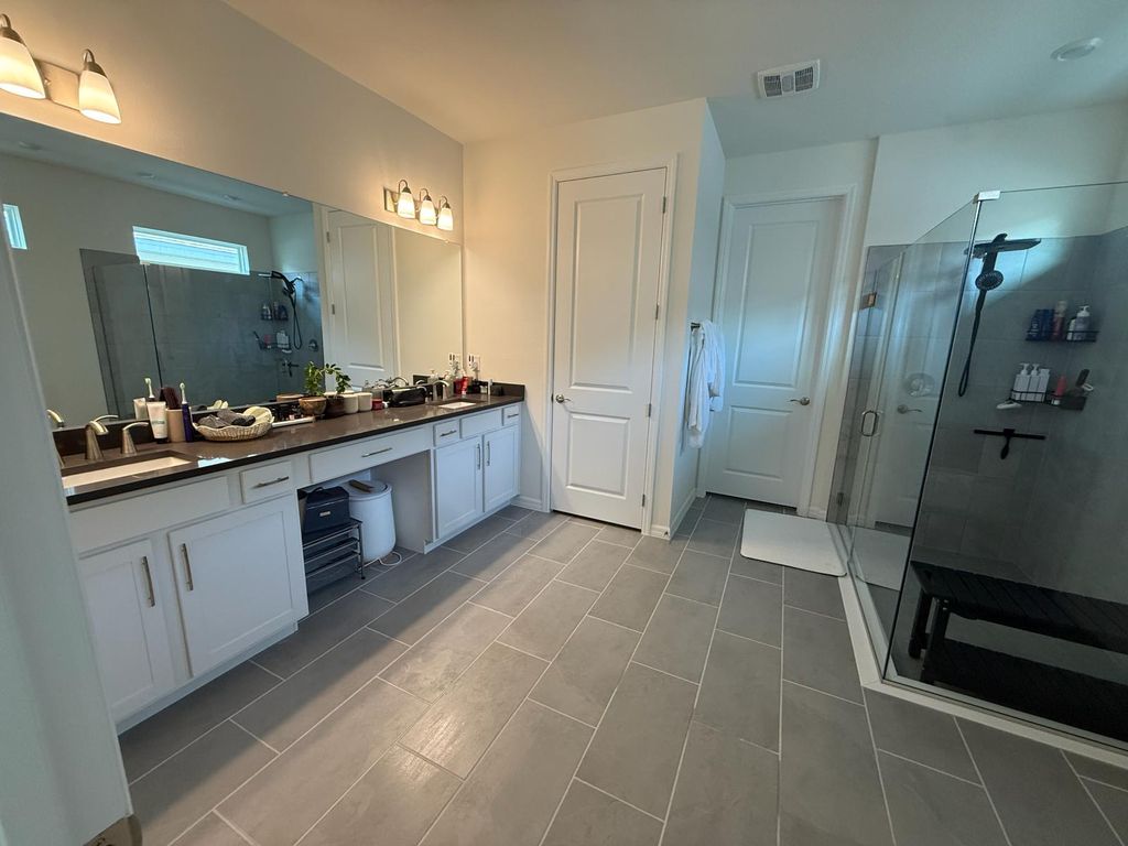 Deep cleaning bathrooms and shower rooms in Orland