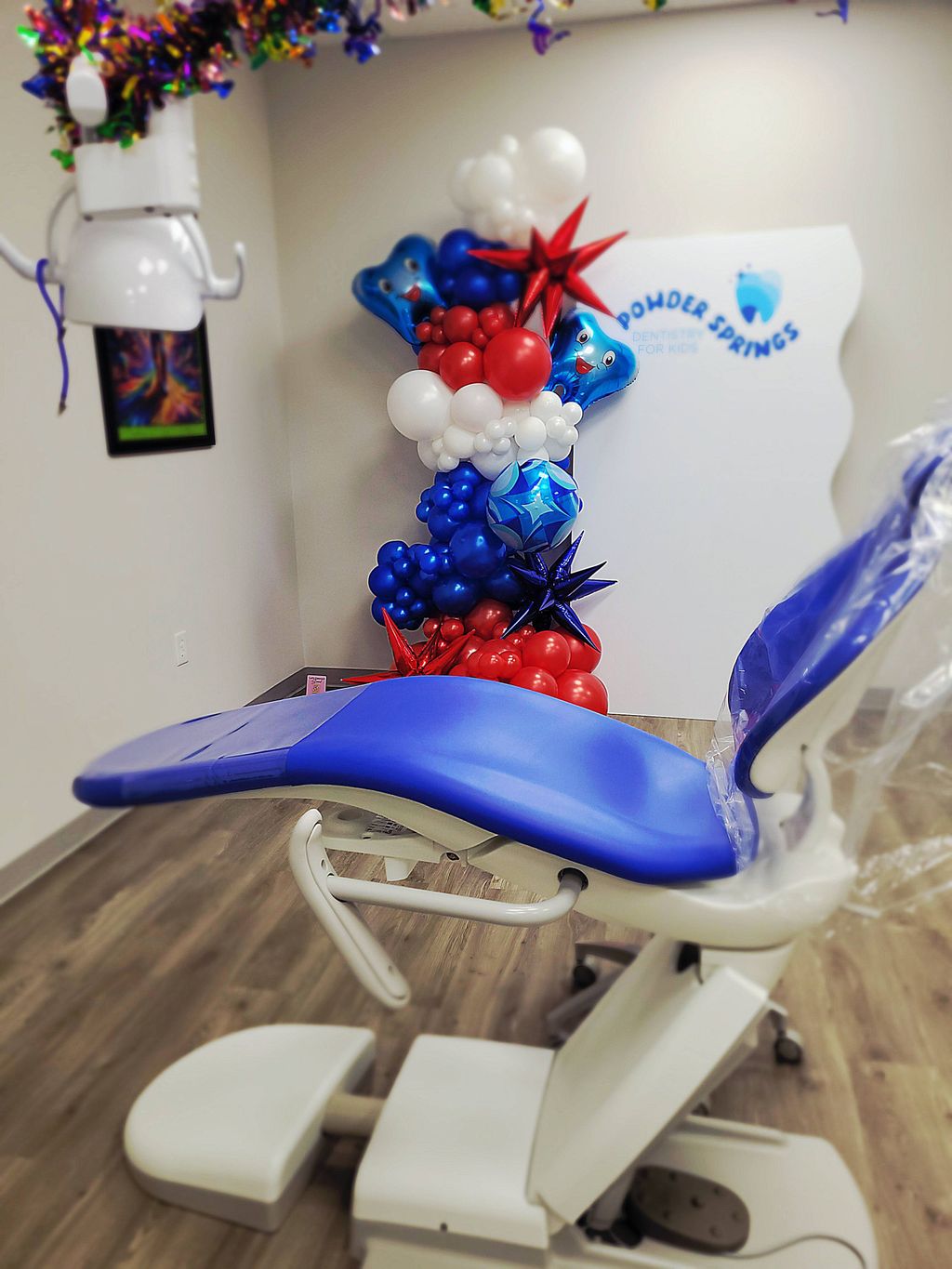 Fun dental balloon display!