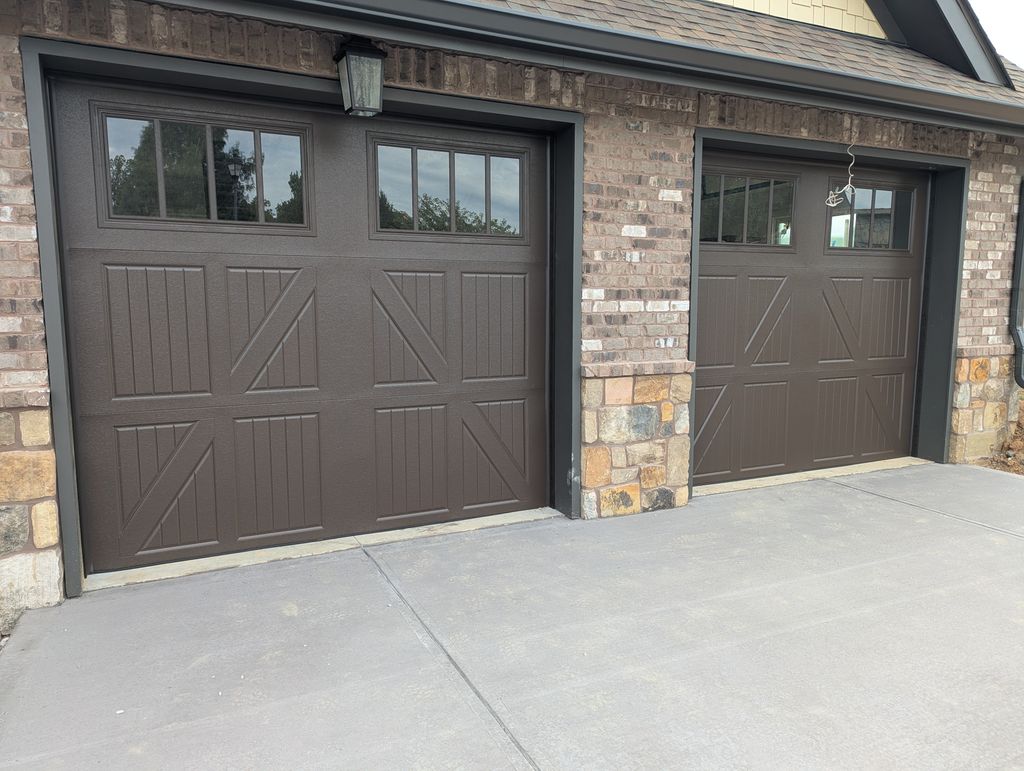New garage doors in Wind River