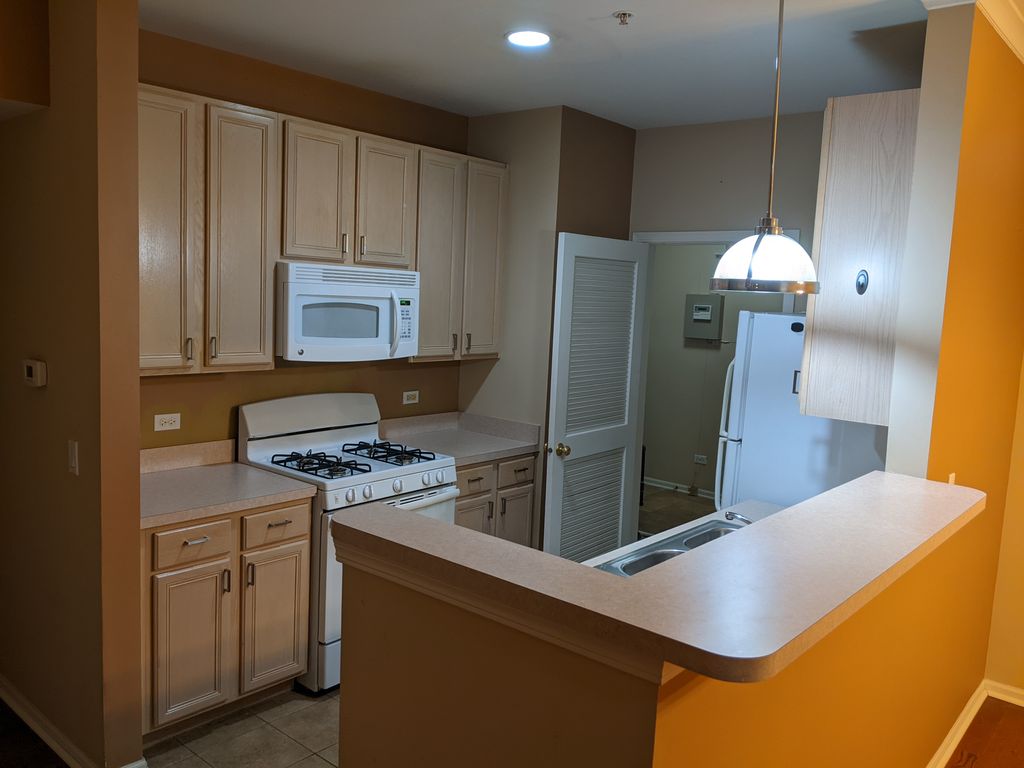 Full Kitchen Cleaning – Move-In/Move-Out Ready