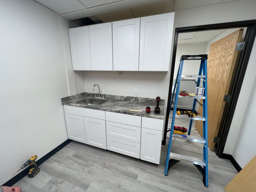 Cabinets & countertop 