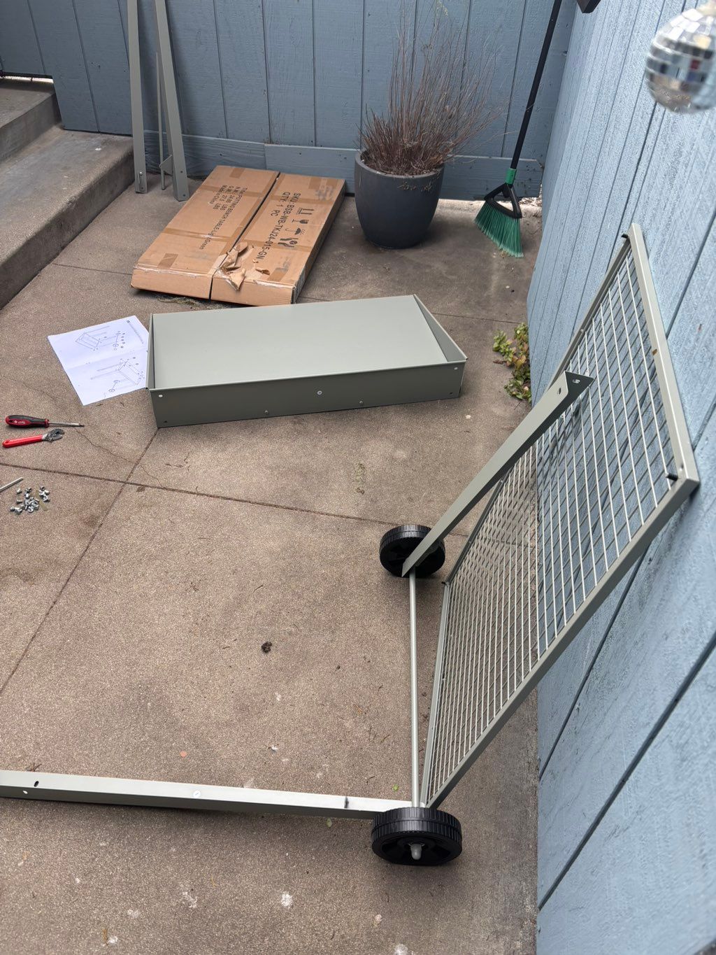 Assemble plant bench