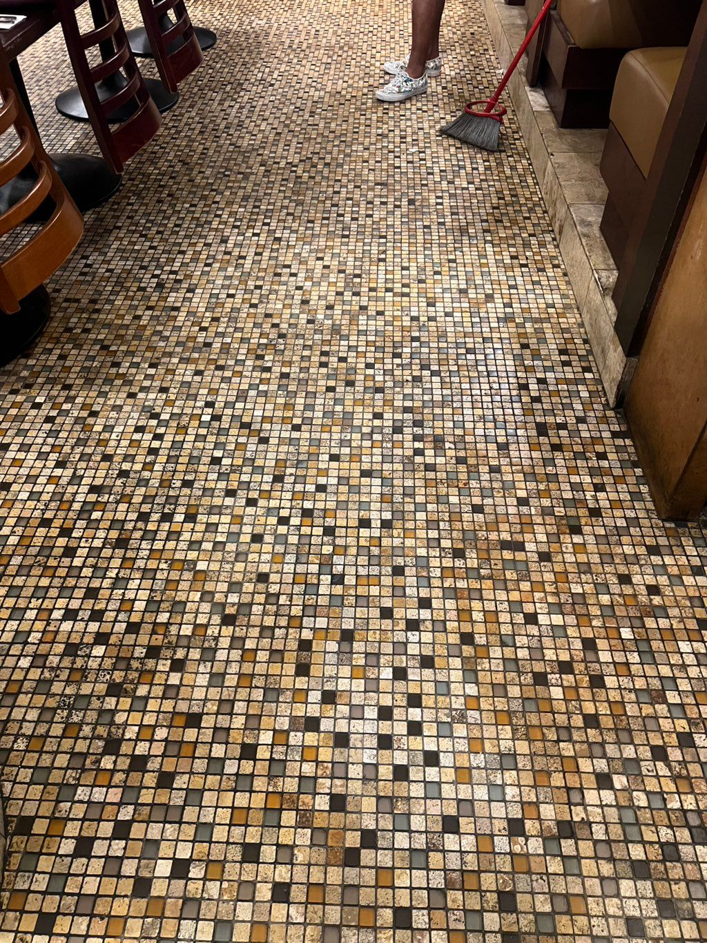 restaurant dining floor maintenance 