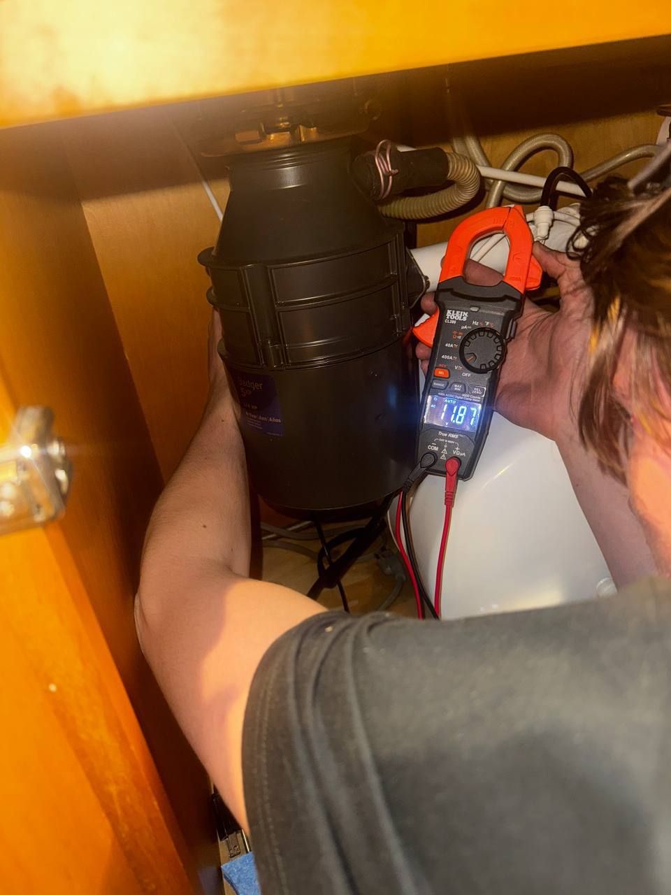 Diagnosing and repairing a garbage disposal unit -