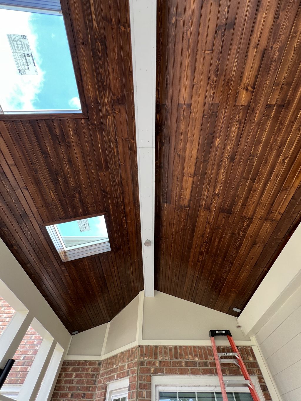 Ceiling V-groove Accent