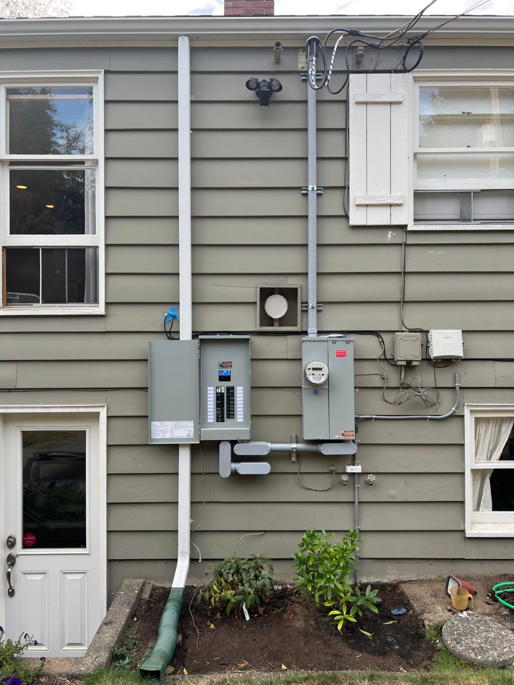 Exterior overhead 200 amp service upgrade