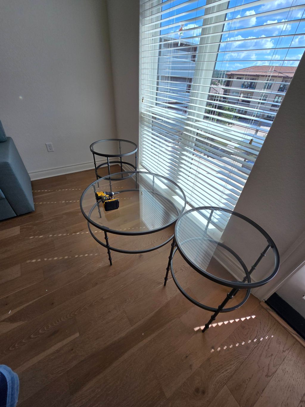 ASSEMBLING TABLES