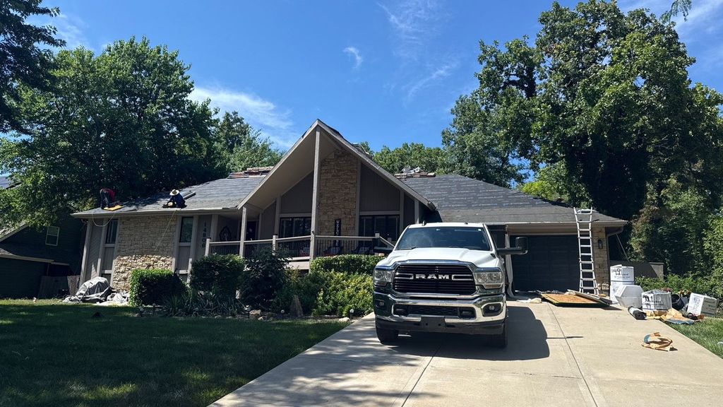 Roofing w/ 6’ of Ice & Water Barrier (additional m