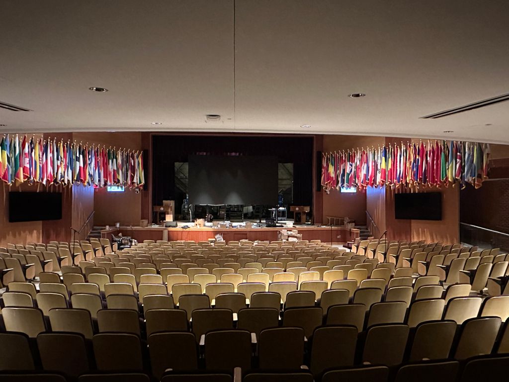 Auditorium AV system including videowall and 4 98"
