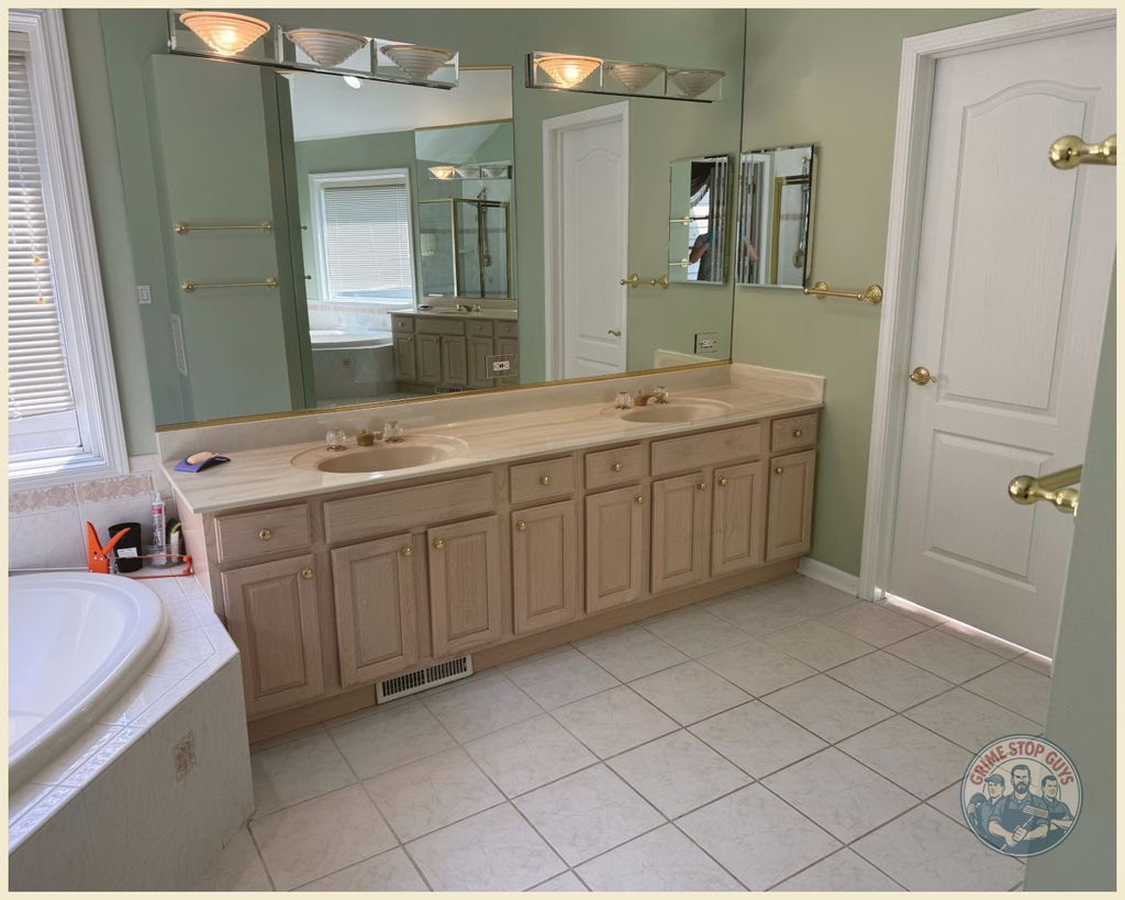 Full Bathroom Deep Cleaning