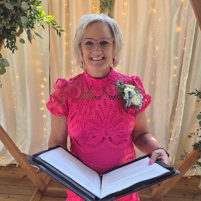 Avatar for Dianne wedding officiant