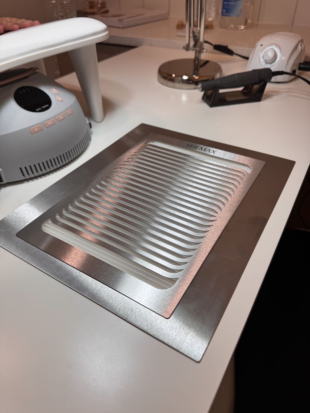 Installation of a built-in nail dust extractor.