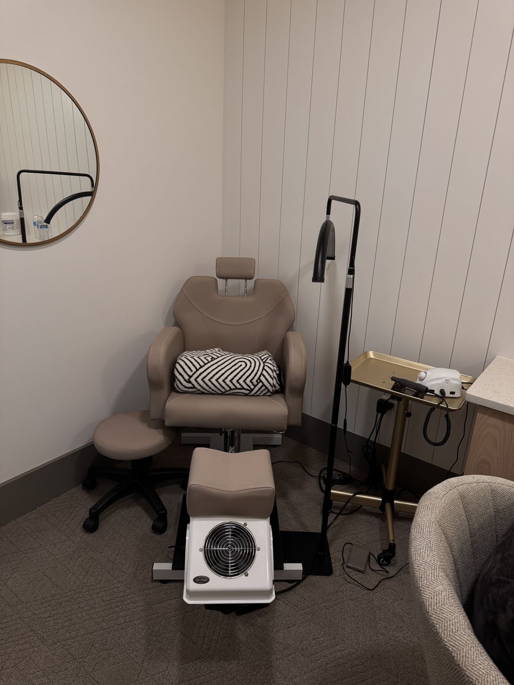 Furniture assembly and setup of a nail salon works
