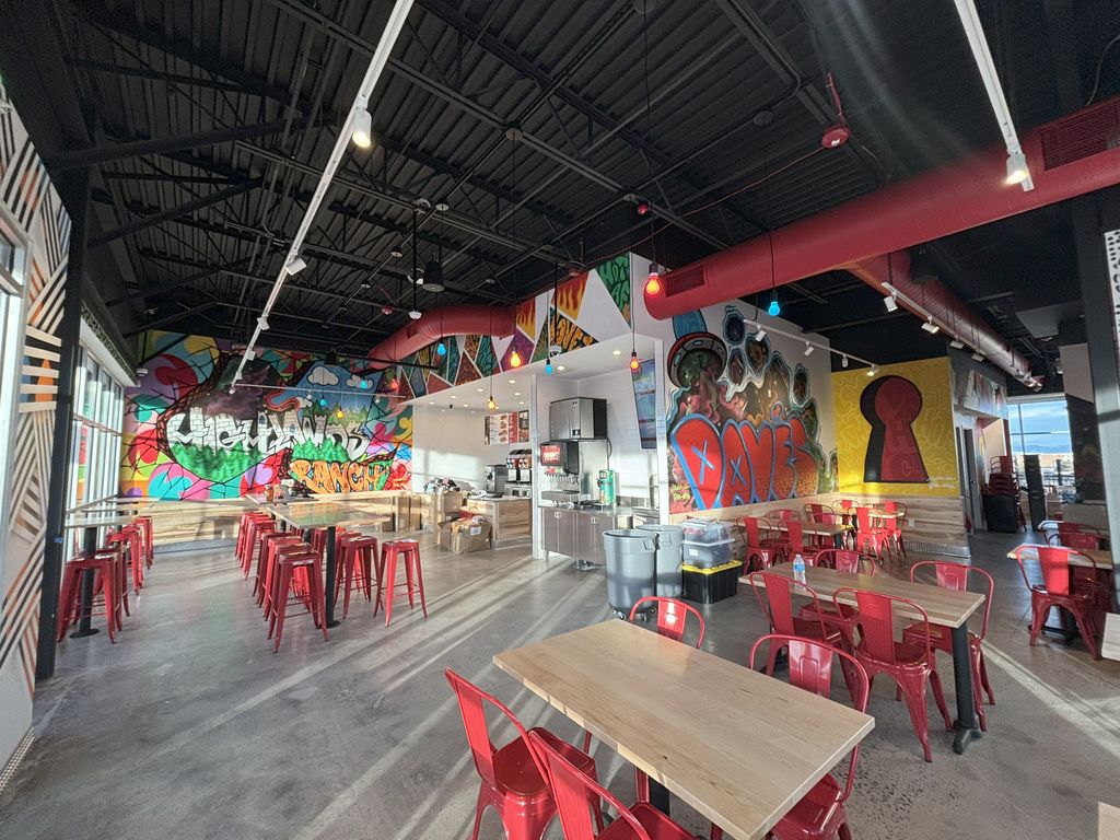 Dave's Hot Chicken - Inside 
