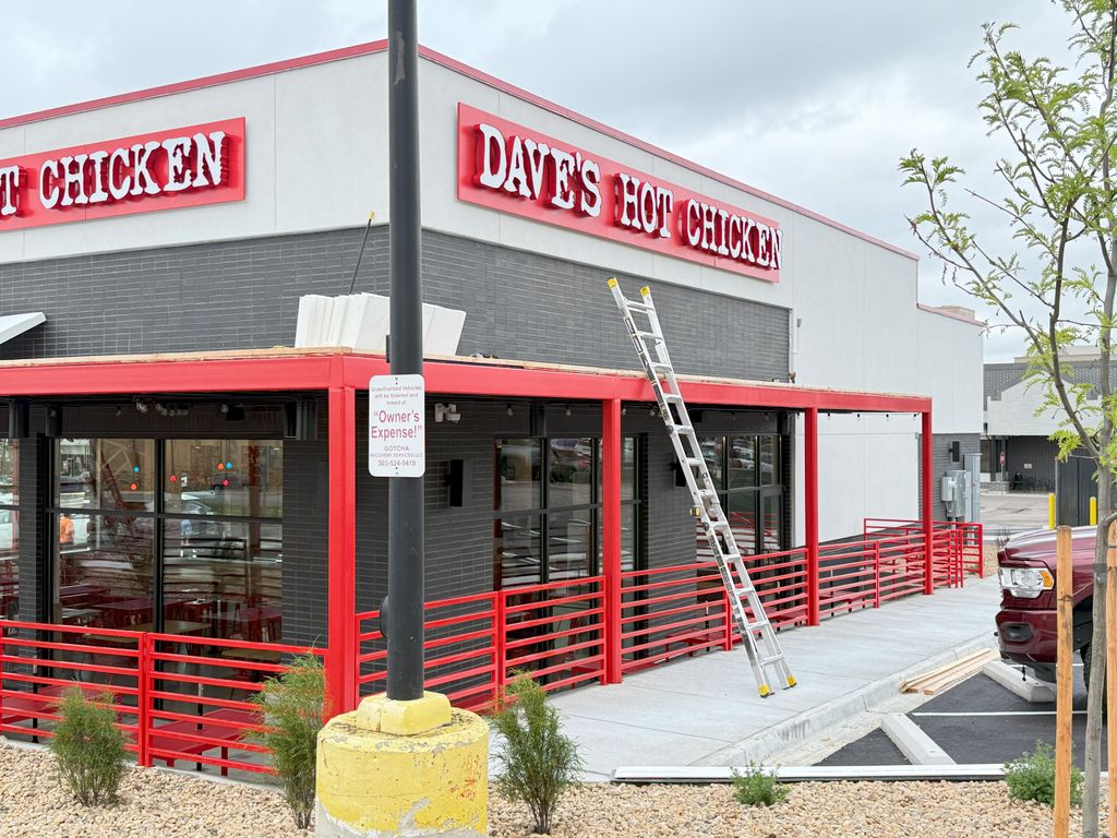 Dave's Hot Chicken - Sign Lighting