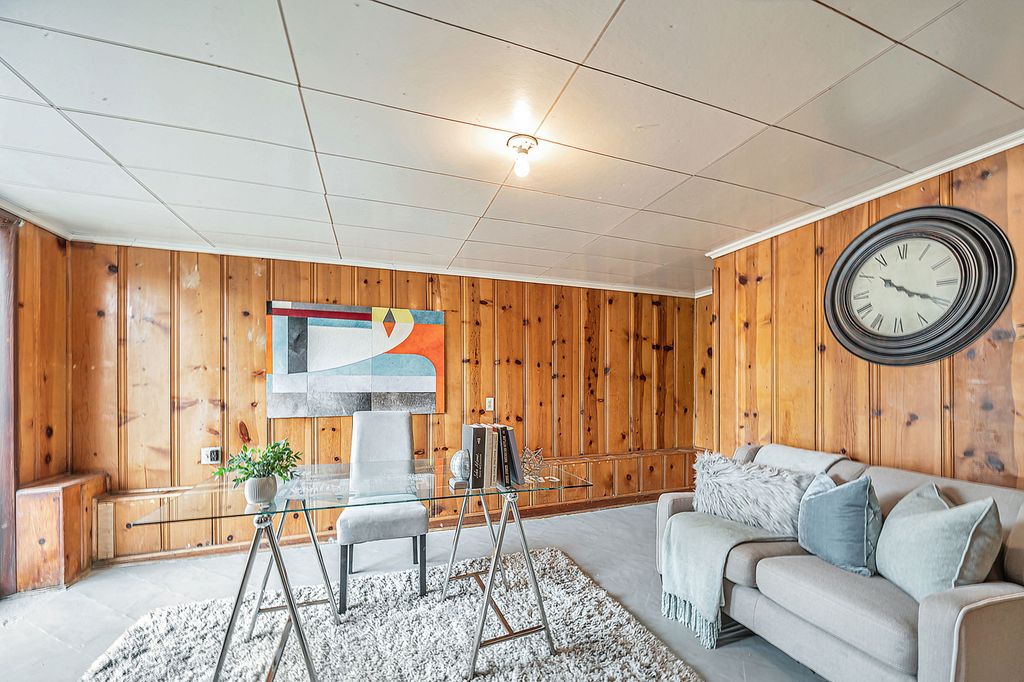 Staged office