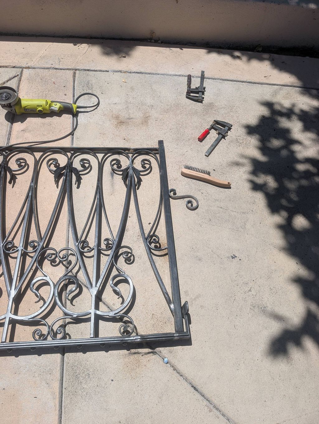 Attaching additional elements to railing section 