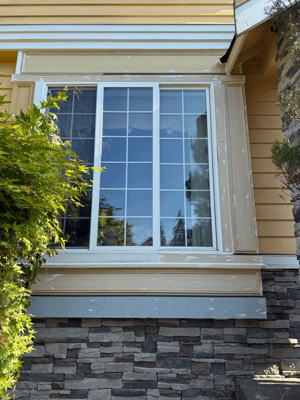 Water intrusion from missing kick-out flashing rot