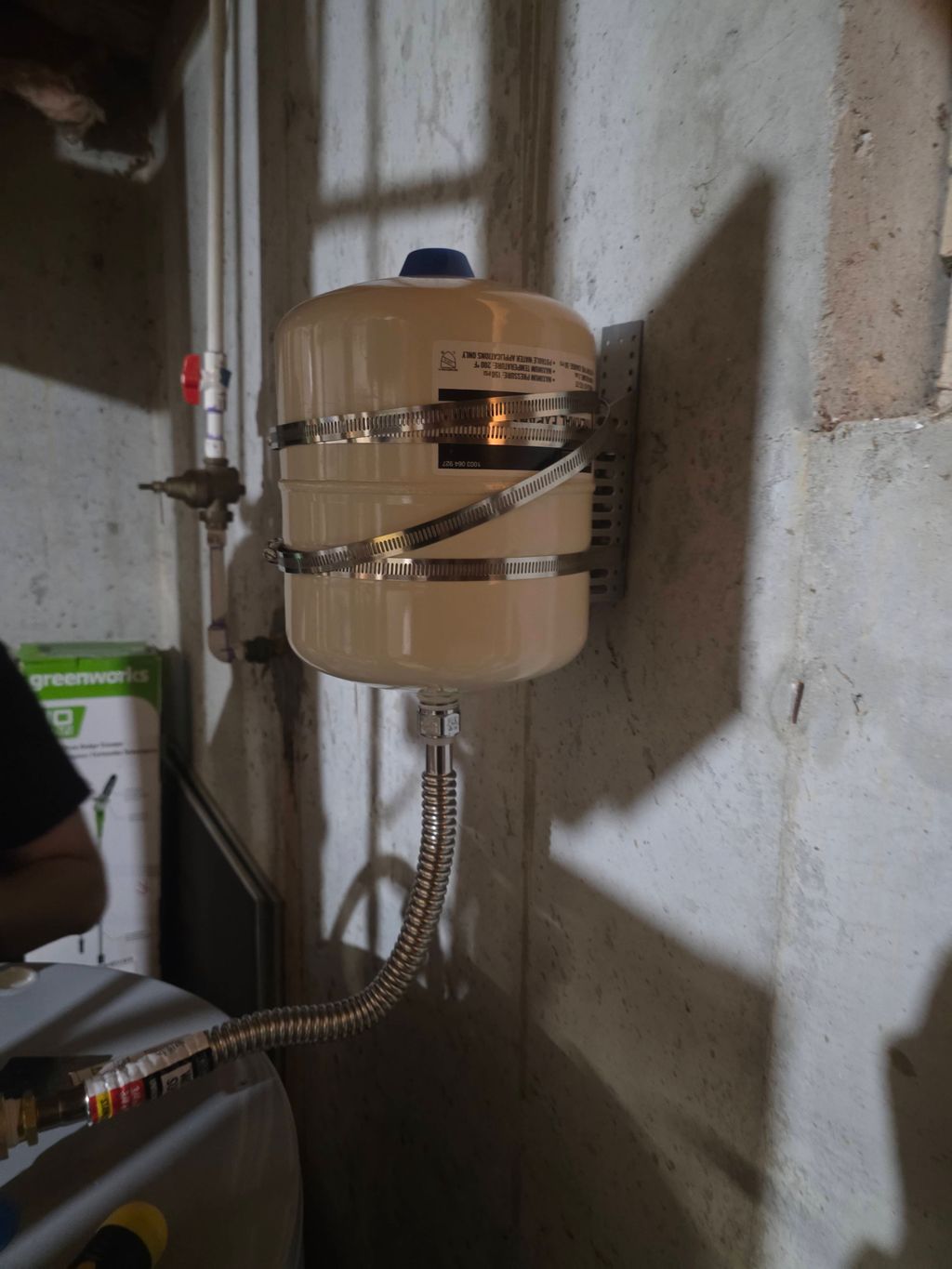 Water heater thermal extension tank