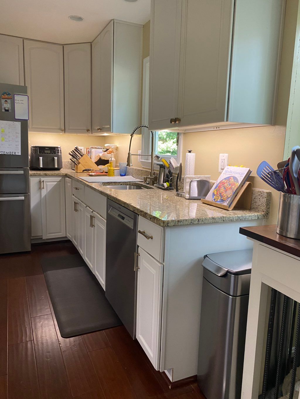 Under cabinet lighting 