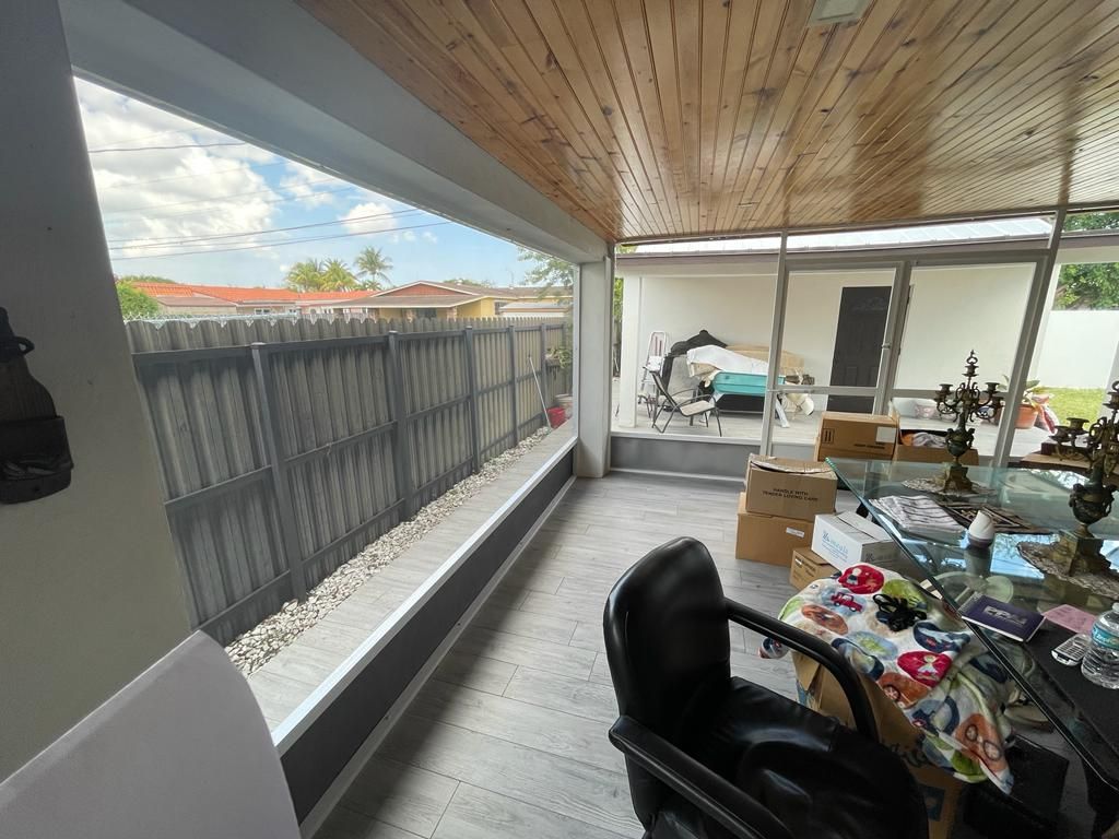 Lanai with a full view screened wall
