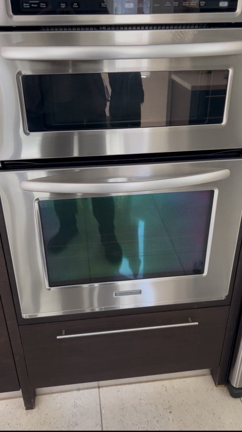 Replaced the oven hinges. The door now opens and c