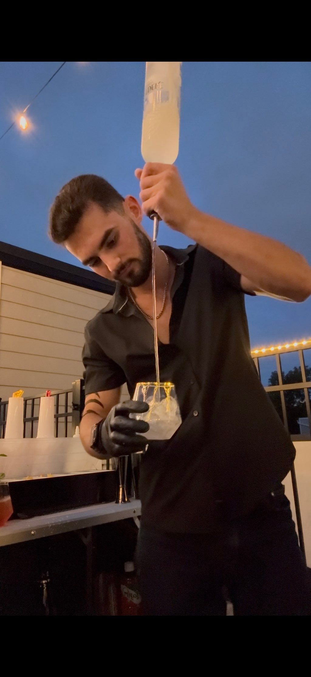 Crafting signature cocktails with style and precis