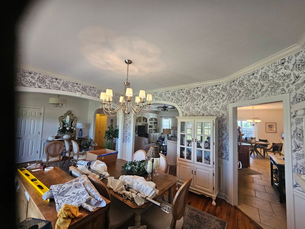 Installation of wallpaper 