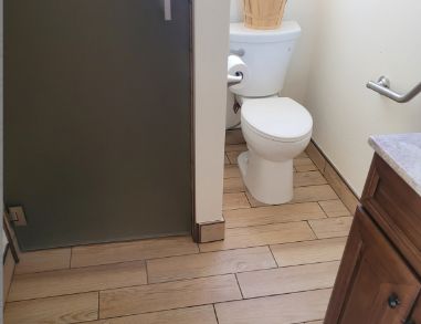 Say goodbye to grime, hello to shine! ✨🚽